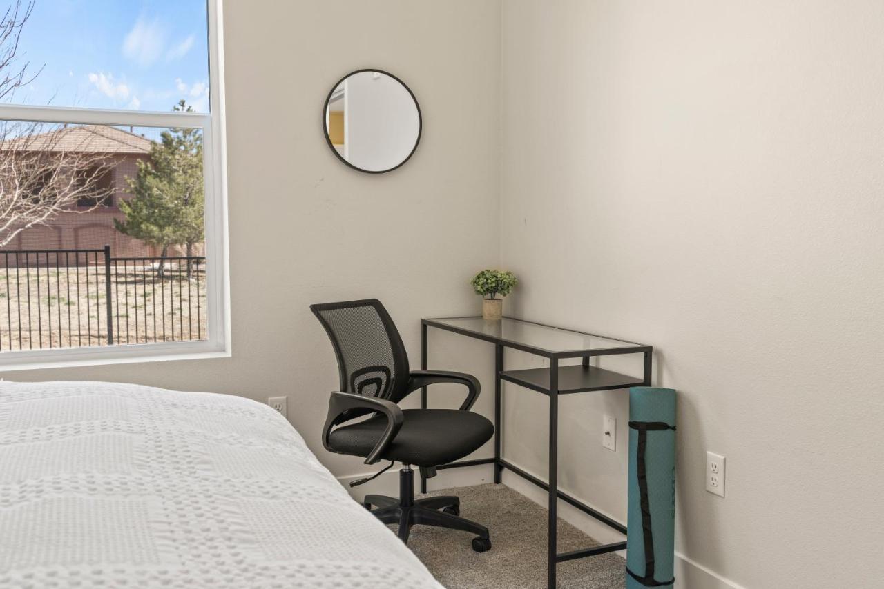 Appartamento Luxury Retreat - King Beds, Hot Tub, & Pool - Family & Remote Work Friendly Reno Esterno foto