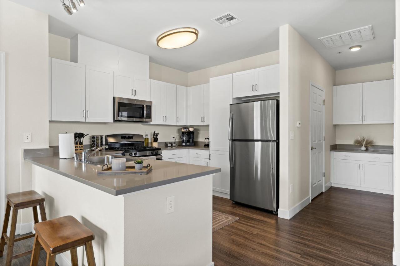Appartamento Luxury Retreat - King Beds, Hot Tub, & Pool - Family & Remote Work Friendly Reno Esterno foto
